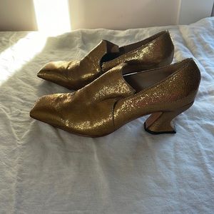 Gold fluevogs